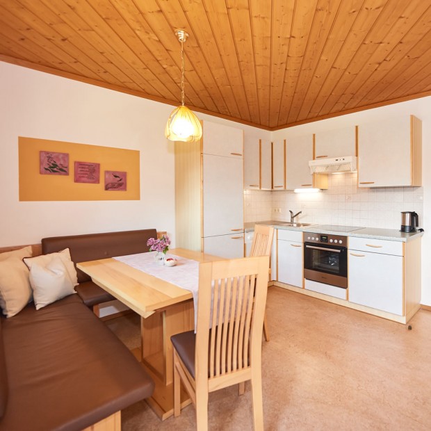 Wohnküche in der Ferienwohnung mit Sitzecke für gemeinsame Urlaubsmomente