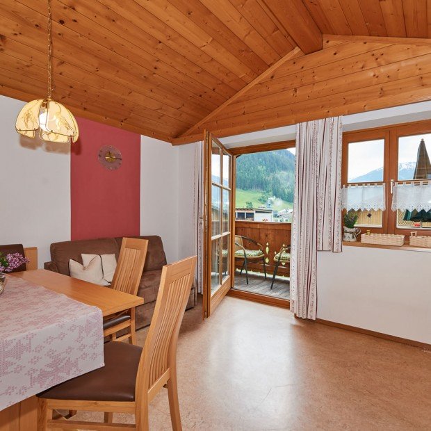 Küche mit Balkon im Appartement 2